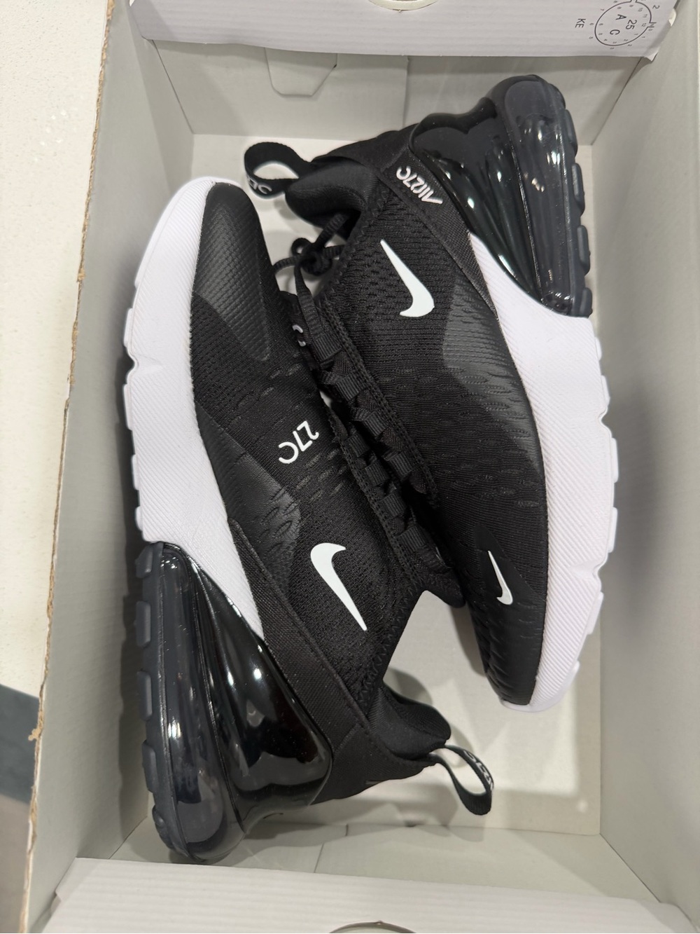 Nike AH6789-001 Air Max 270 Black/ White Shoes Sz 6
